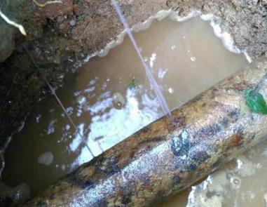 枞阳楼顶渗水维修公司分享下地暖漏水的原因及检测方法。